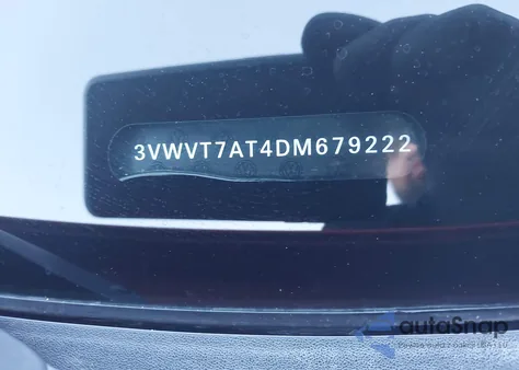 2013 Volkswagen Beetle 2.0T Turbo z USA, uszkodzony, nr VIN 3VWVT7AT4DM679222